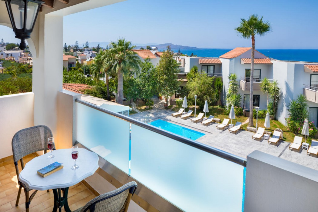 Nireas Hotel 18/30
