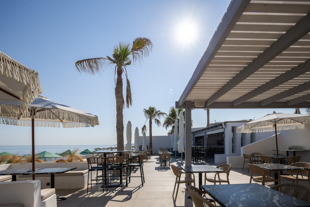 Jo-An Beach Hotel 77/93