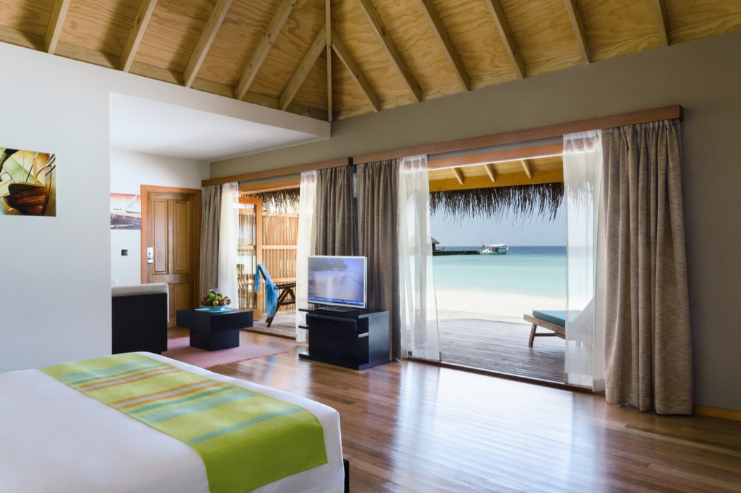 JACUZZI BEACH VILLA-Transfer Included Speedboat