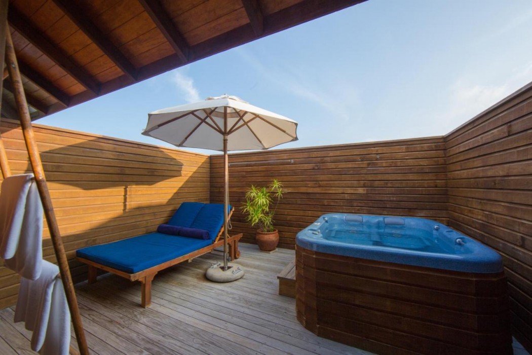 Vilamendhoo Island Resort & Spa 18/272