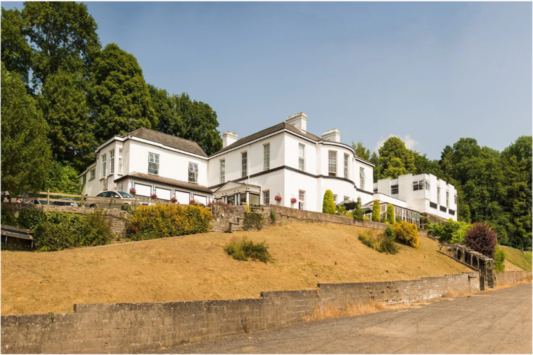 The Manor Hotel 2/53