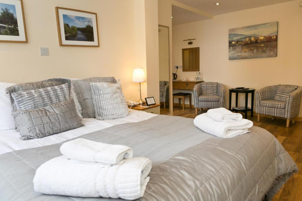 The Manor Hotel 10/53