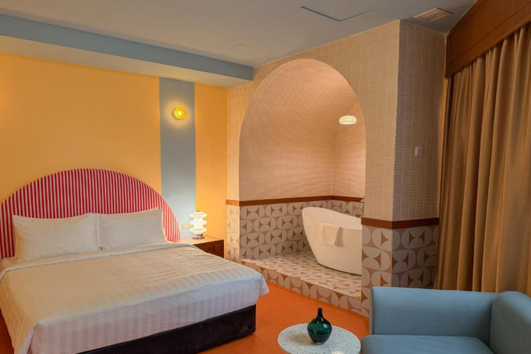 The Tres Hotel 15/67