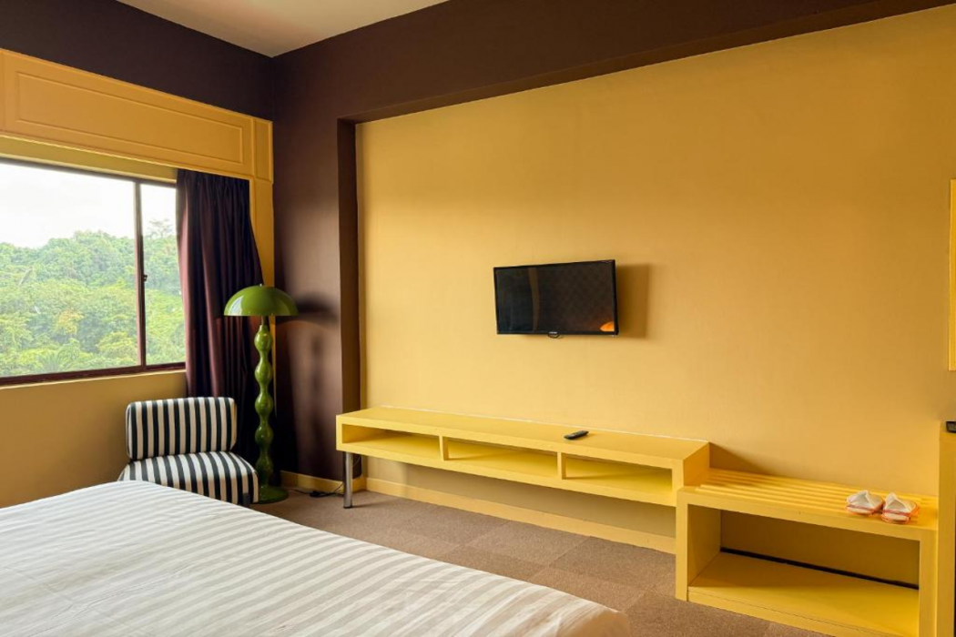 The Tres Hotel 16/67
