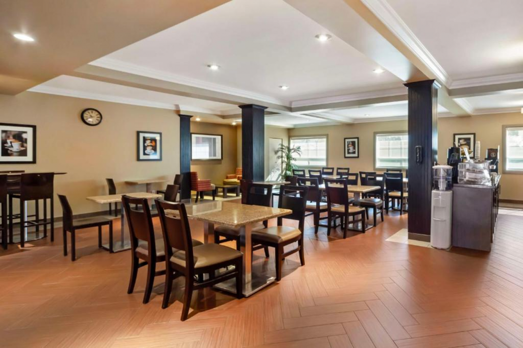 Best Western Plus Peace River Hotel and Suites 24/46