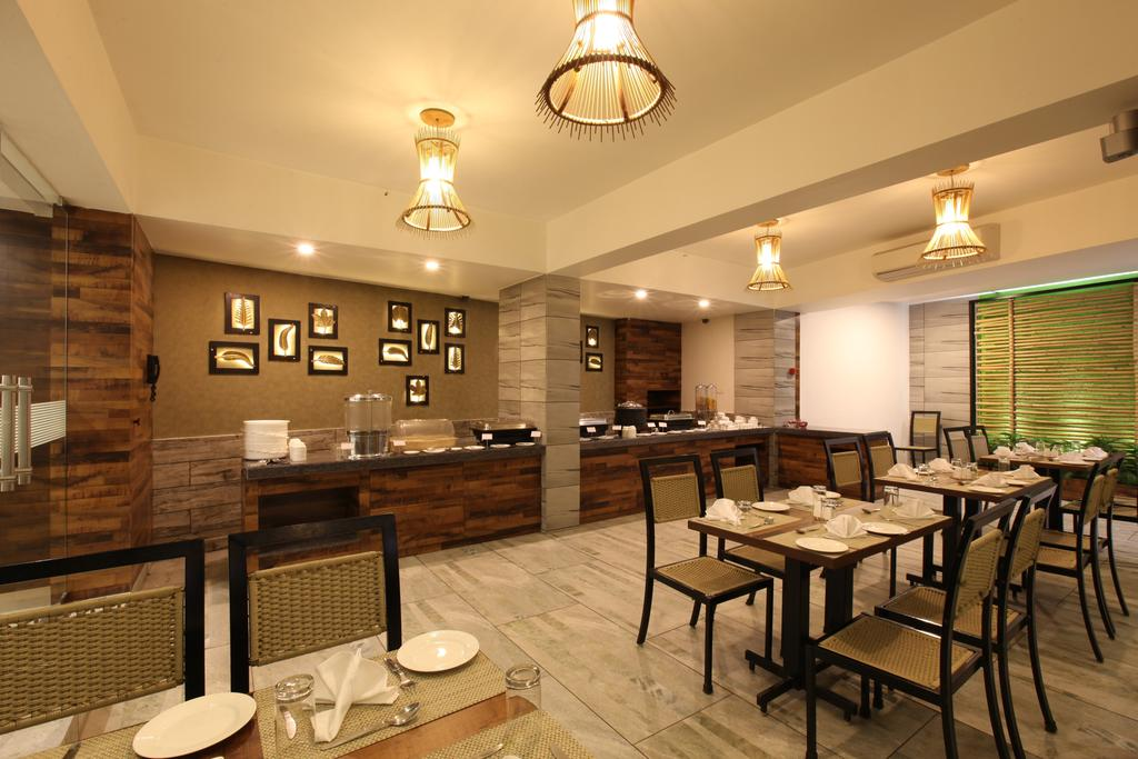 HOTEL ACCOLADE 25/28