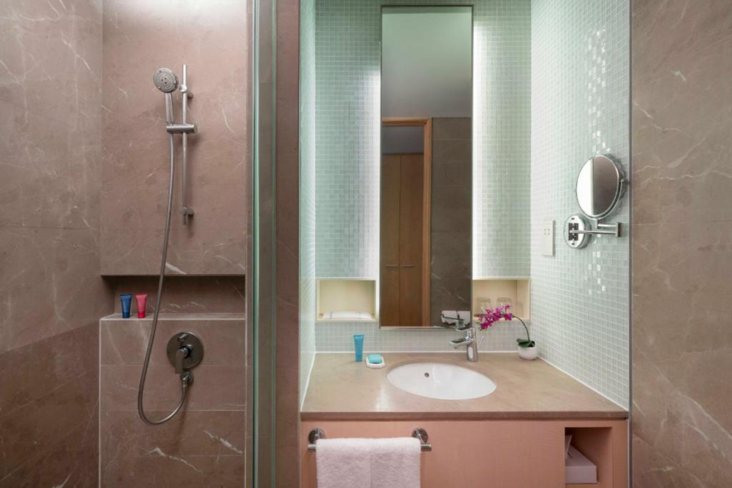 Rendezvous Hotel Singapore by Far East Hospitality 10/25