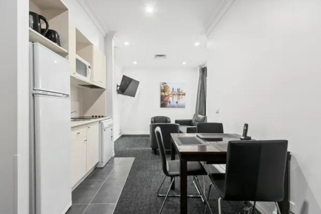 Comfort Apartments Melbourne Central 12/18