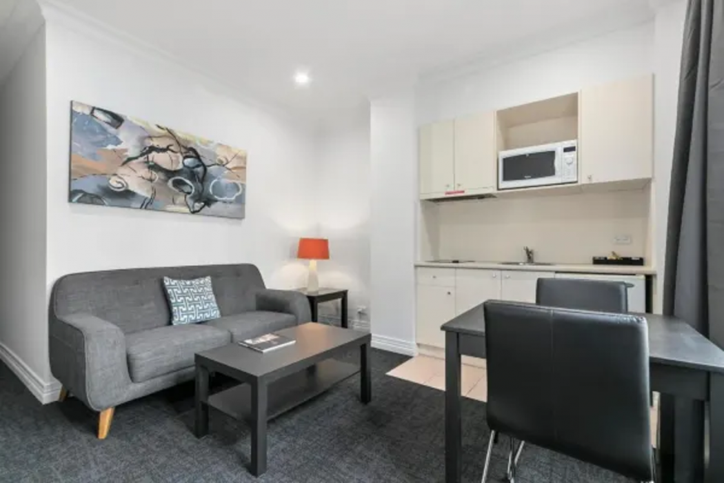 Comfort Apartments Melbourne Central 8/18