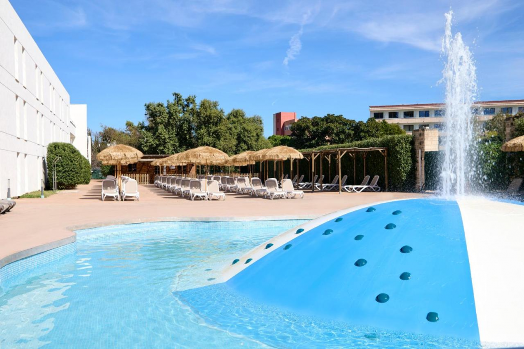 Fergus Club Palmanova Park 28/42