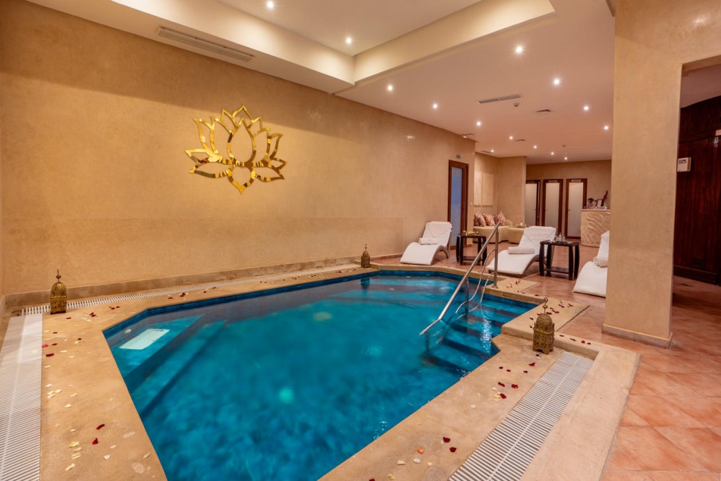 Intouriste Hotel & Suites 38/72