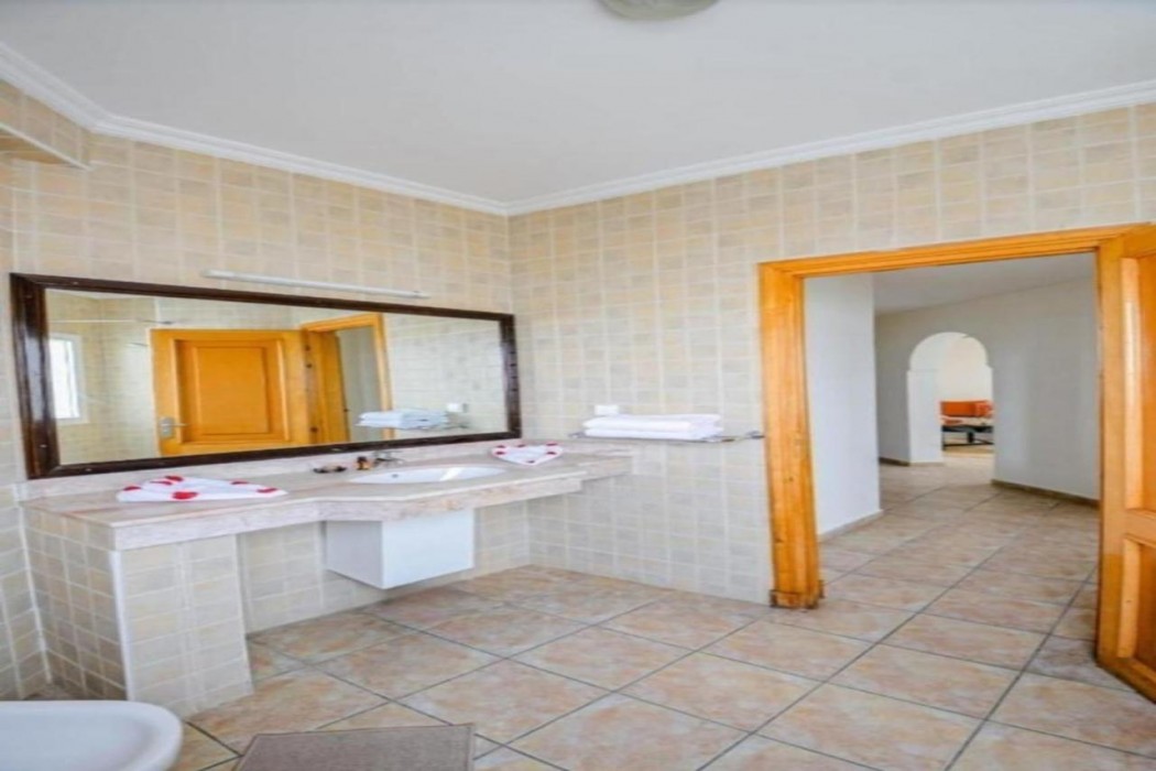 Intouriste Hotel & Suites 26/72
