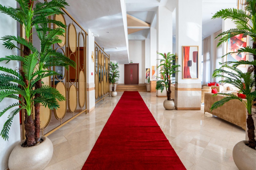 Intouriste Hotel & Suites 25/72