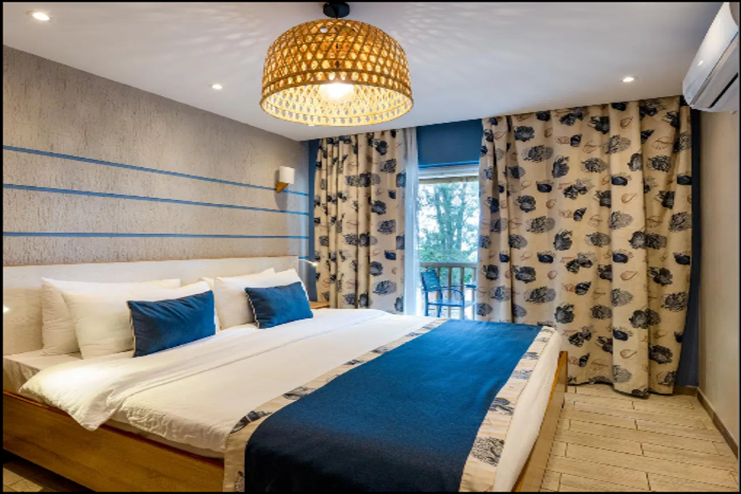 LE GRAND BLEU HOTEL 20/54