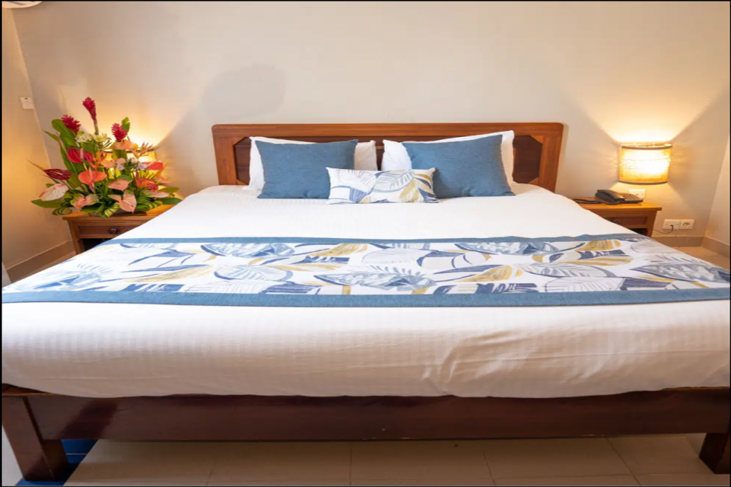 LE GRAND BLEU HOTEL 7/54