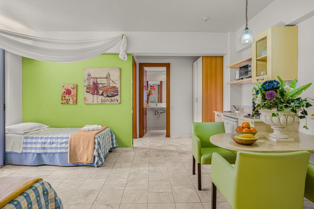 Golden Bay Apartments-Garden Haven 44/87