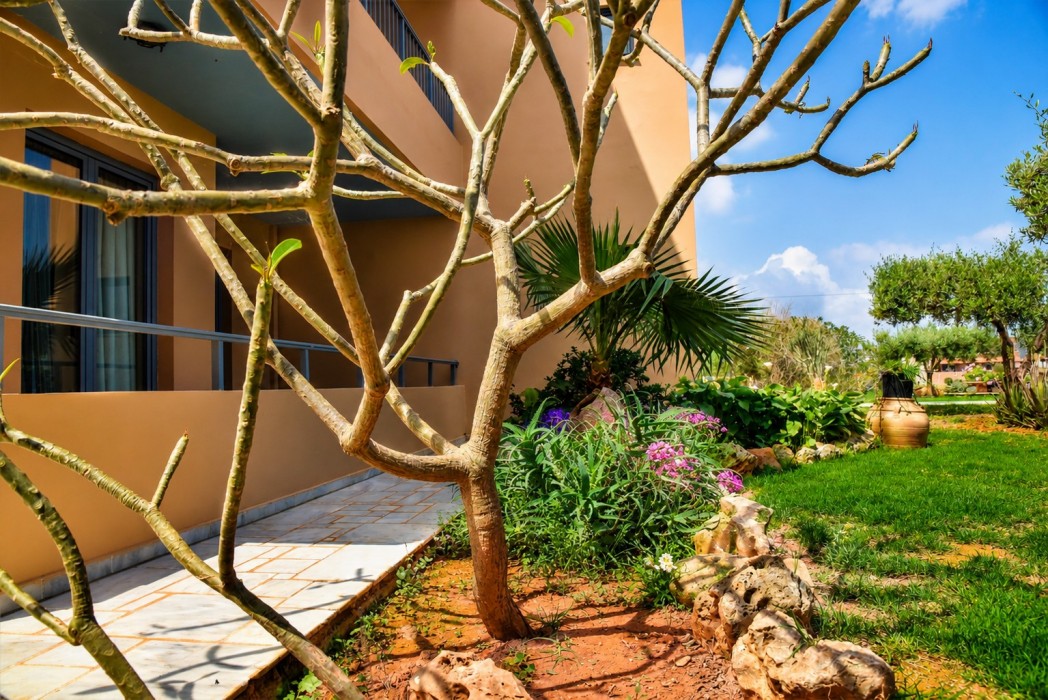 Golden Bay Apartments-Garden Haven 12/87