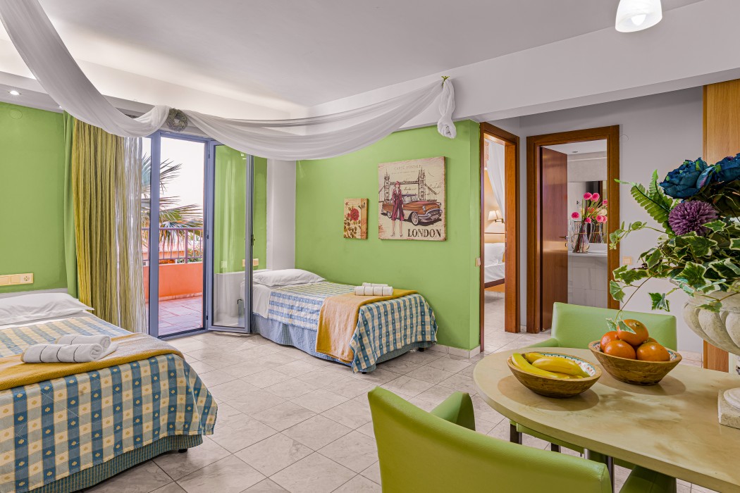 Golden Bay Apartments-Garden Haven 40/87
