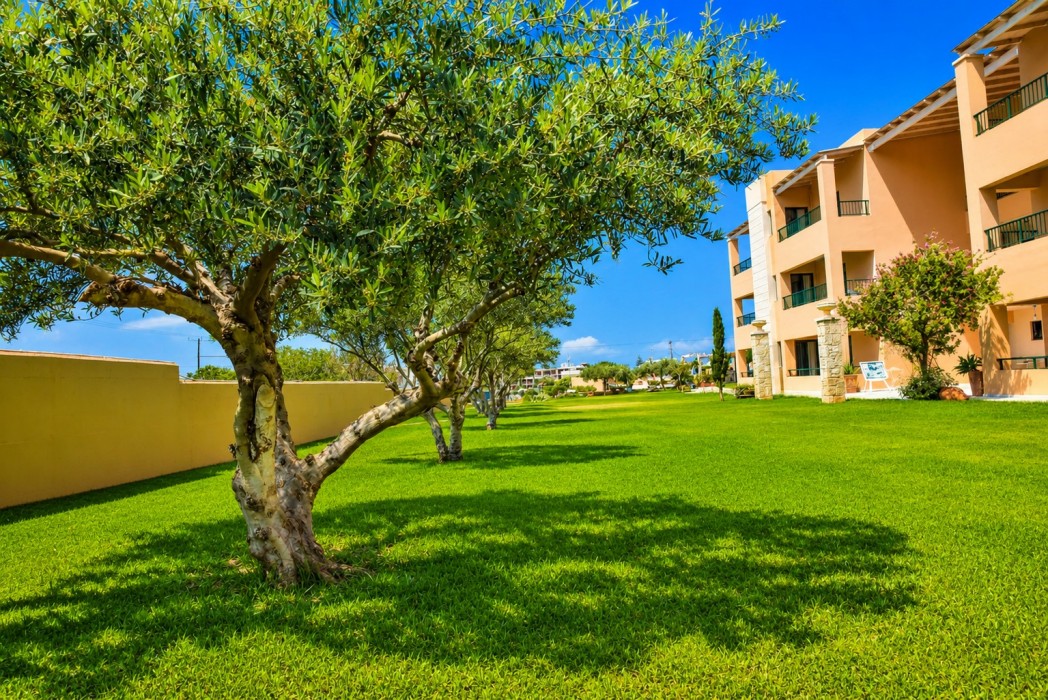 Golden Bay Apartments-Garden Haven 15/87
