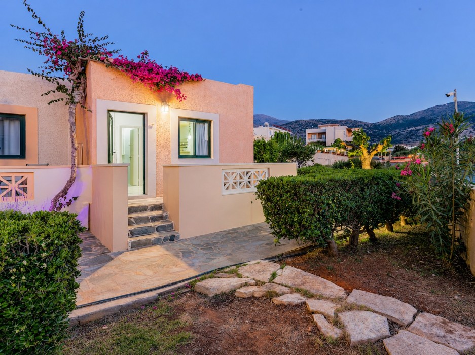 Golden Bay Apartments-Garden Haven 16/87