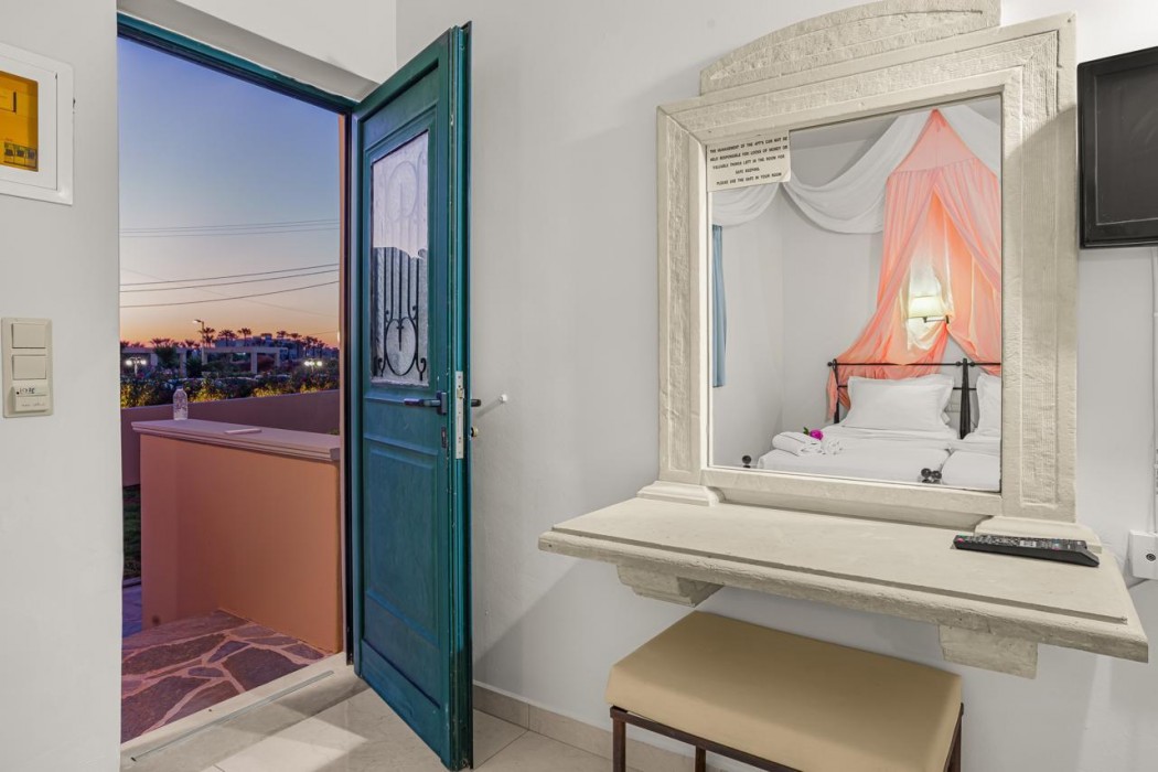 Golden Bay Apartments-Garden Haven 28/87