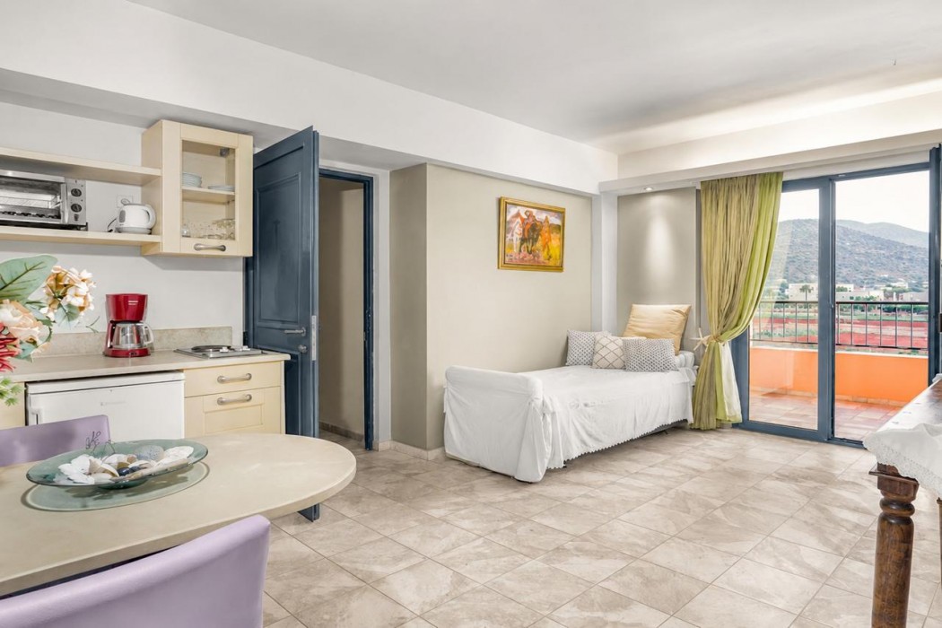 Golden Bay Apartments-Garden Haven 23/87
