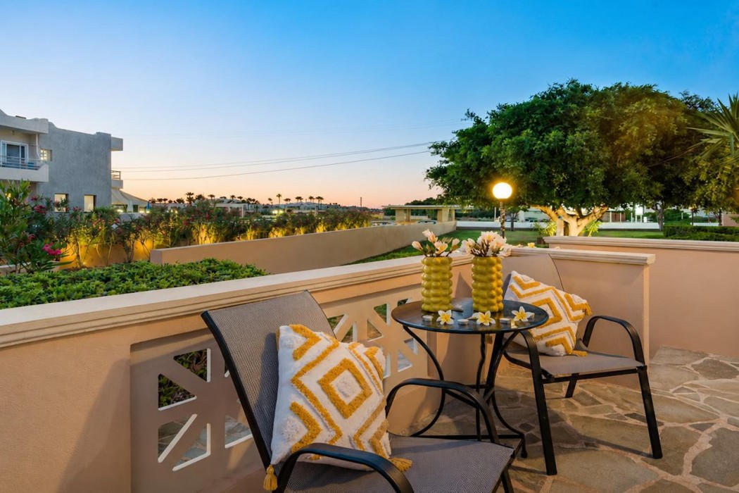 Golden Bay Apartments-Garden Haven 30/87