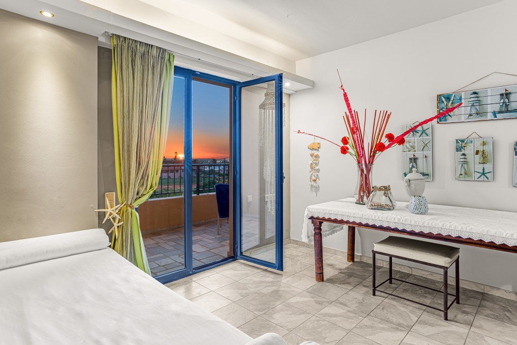 Golden Bay Apartments-Garden Haven 27/87