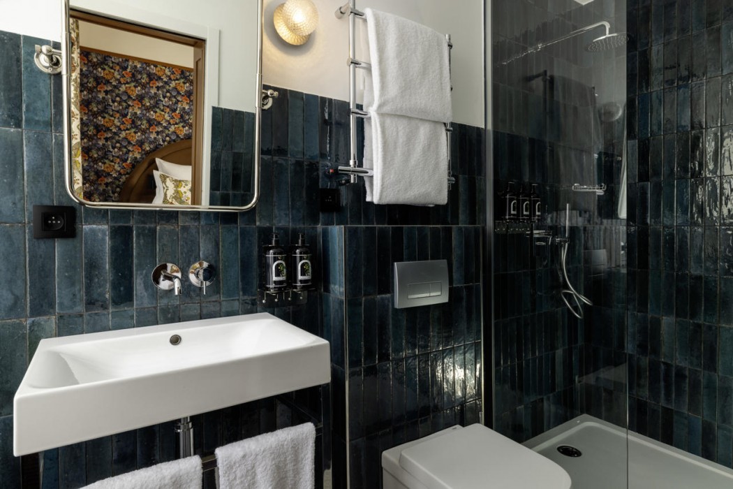 Room at Hotel Ginette a la Folie, PARIS