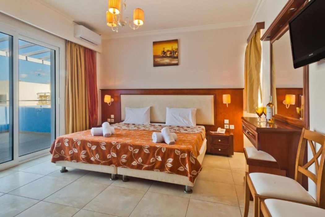 Royal Beach Hotel 8/53