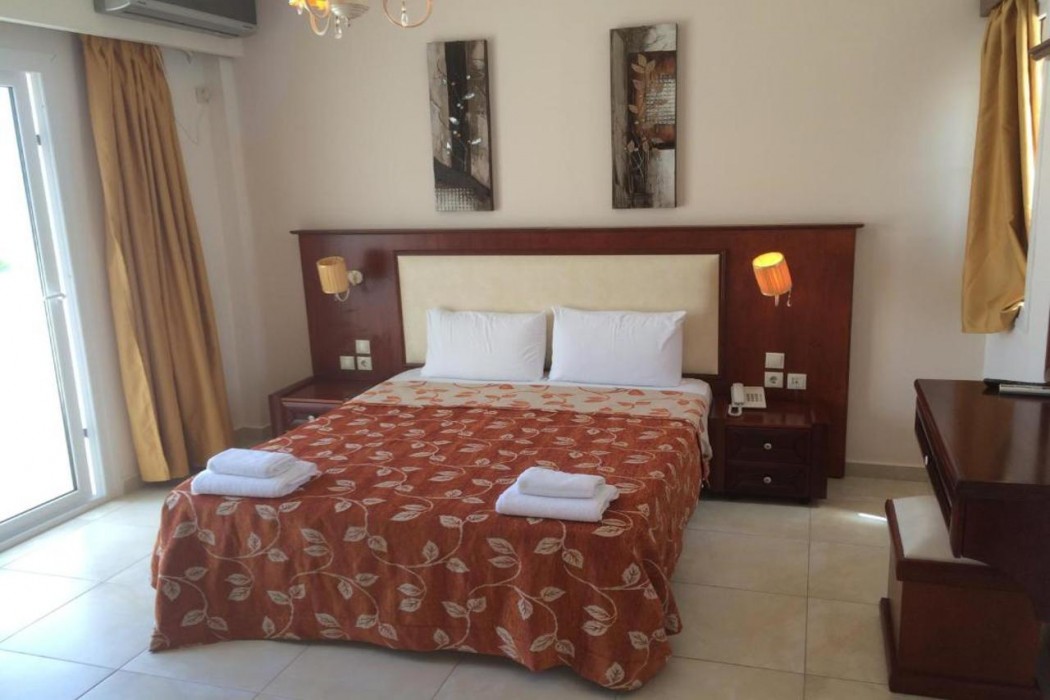 Royal Beach Hotel 7/53