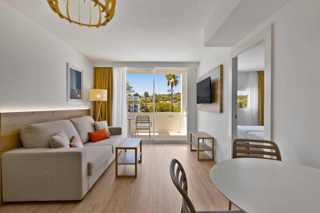 Palmanova Beach Apartments by TRH 40/62