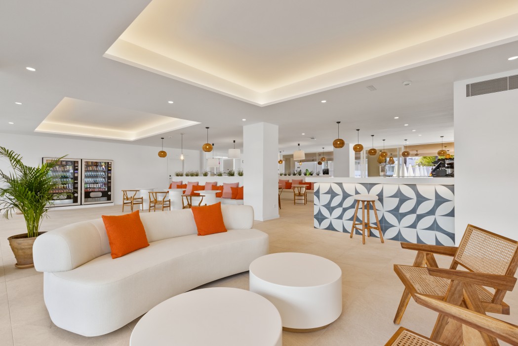 Palmanova Beach Apartments by TRH 8/62