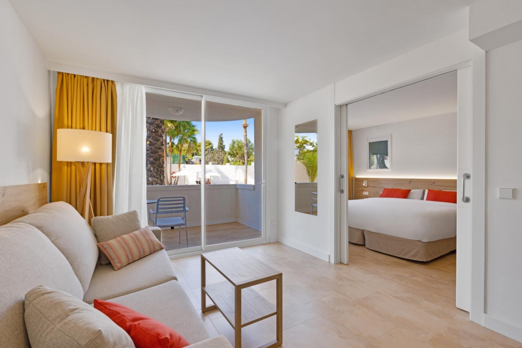 Palmanova Beach Apartments by TRH 21/62