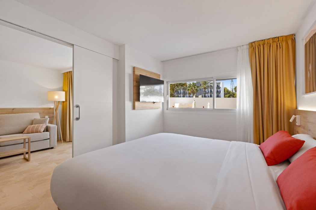 Palmanova Beach Apartments by TRH 23/62