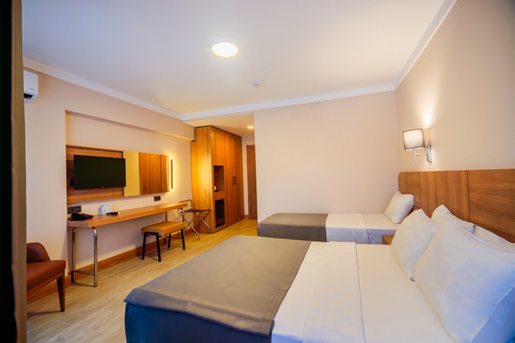 Julian Club Hotel 10/64