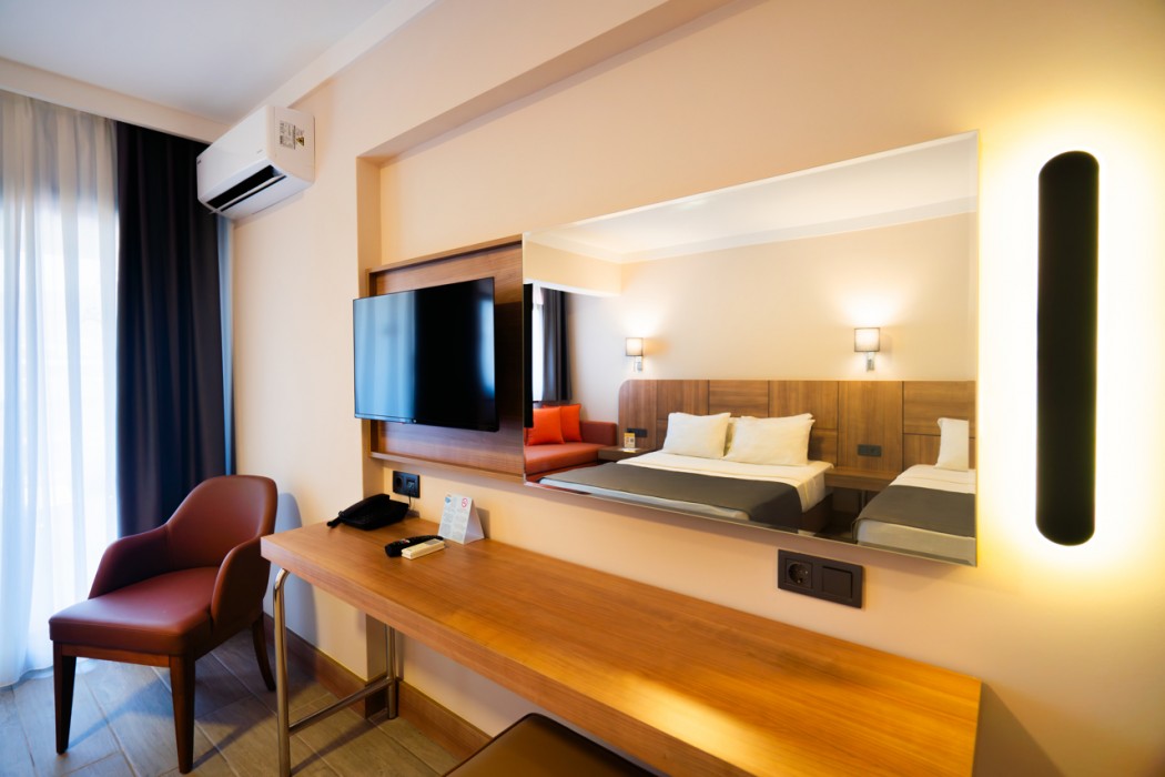 Julian Club Hotel 15/64