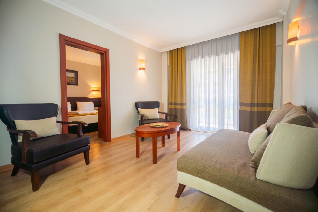 Julian Club Hotel 13/64