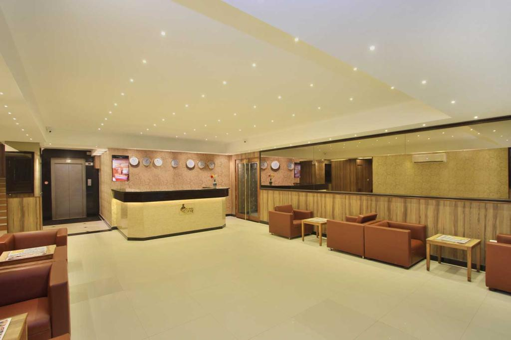 HOTEL EMPIRE INTERNATIONAL-CHURCH STREET 4/25