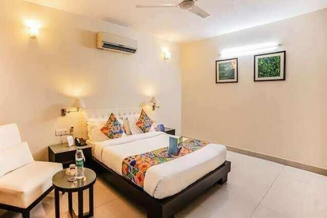 FabHotel Anutham Saket 4/36