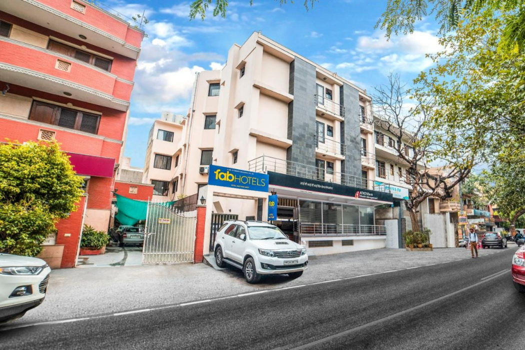 FabHotel Anutham Saket 1/36