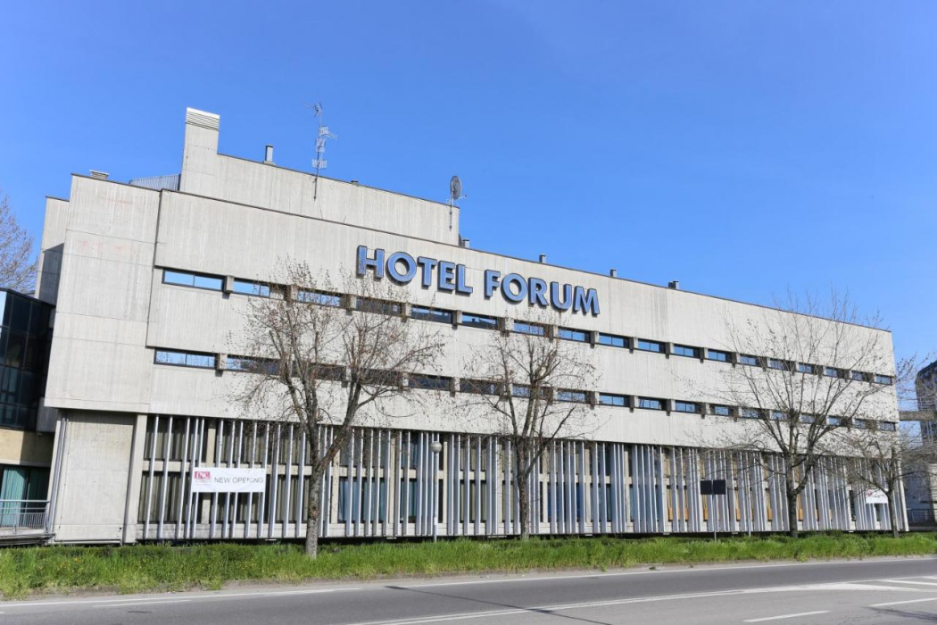Hotel Forum 2/34