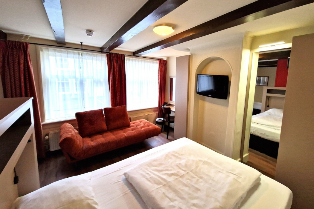 A-Train Hotel 23/63