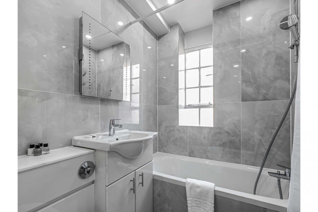 Chelsea Cloisters Serviced Apartments 32/121