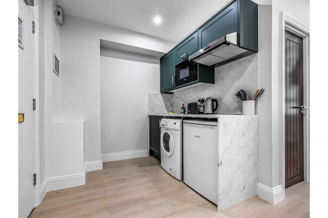 Chelsea Cloisters Serviced Apartments 40/121