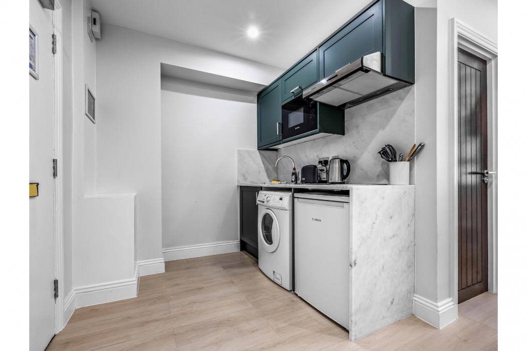 Chelsea Cloisters Serviced Apartments 51/121