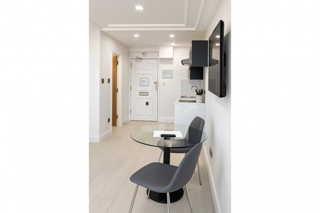 Chelsea Cloisters Serviced Apartments 42/121