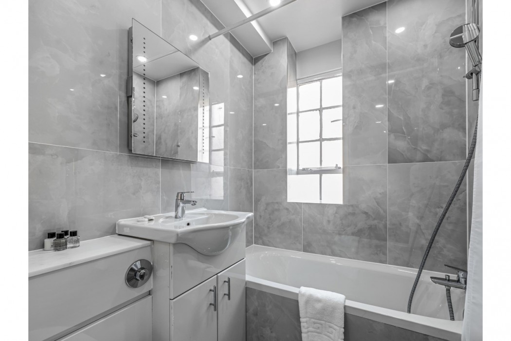 Chelsea Cloisters Serviced Apartments 45/121