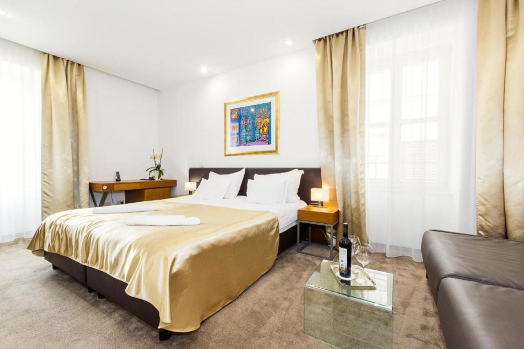 Hotel Marul 24/80