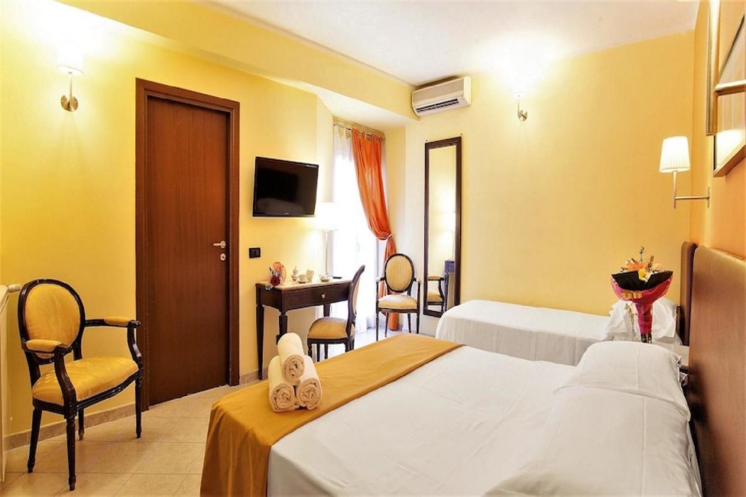 Tuscolana Hotel 15/16